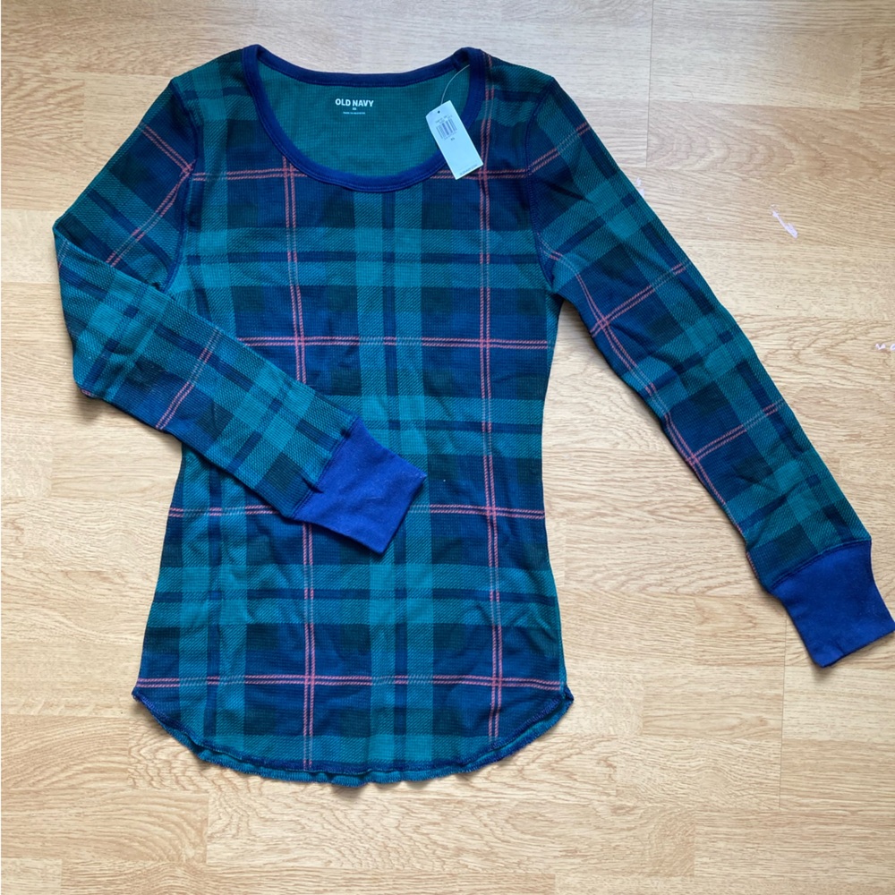 NWT Old Navy women’s flannel Christmas pajama top - Picture 2 of 4